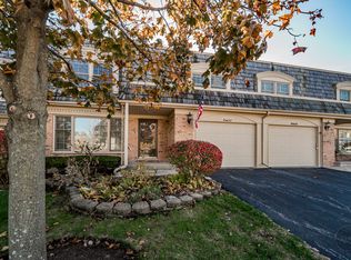 19W047 Avenue Normandy S, Oak Brook, IL 60523