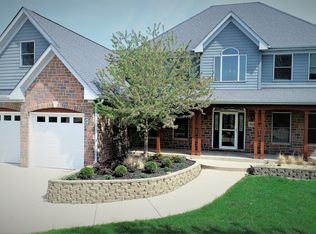 936 Wells Dr, Sycamore, IL 60178