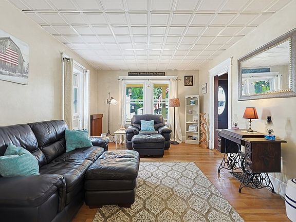 3rd image of 8 Wilder Ave