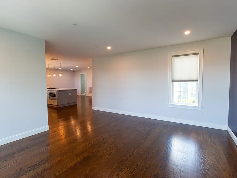 27 Suffolk St #3 — Photo 10