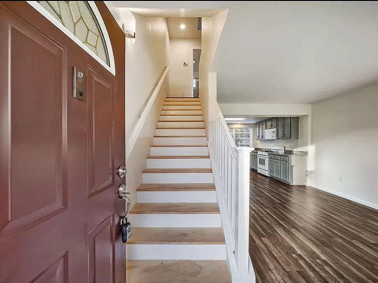 705 Daniels Ave — Photo 4