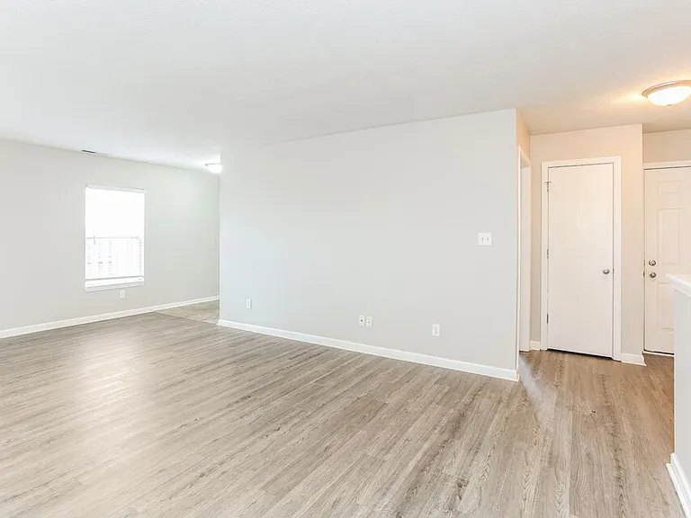 1277 Silver Ridge Ln — Photo 4