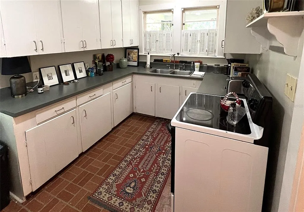3 bed, 1.0 bath, 1398 sqft, $2,000 — Photo 3