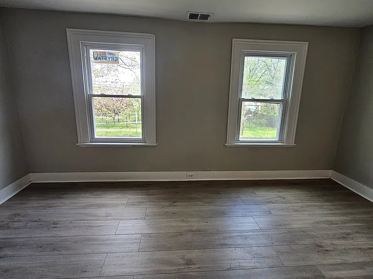 16 Hallock Ave #2A — Photo 10