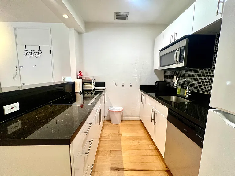 1001 7th St #202 — Photo 10
