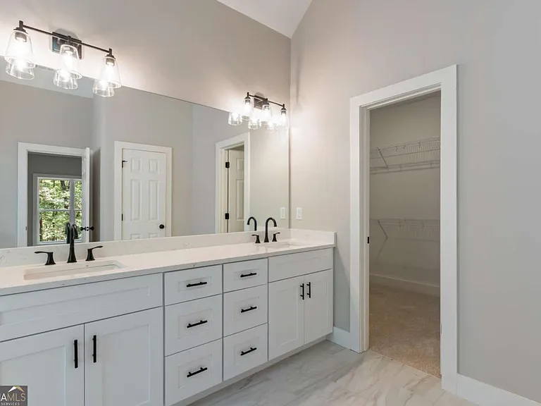 380 Ansley Dr — Photo 16