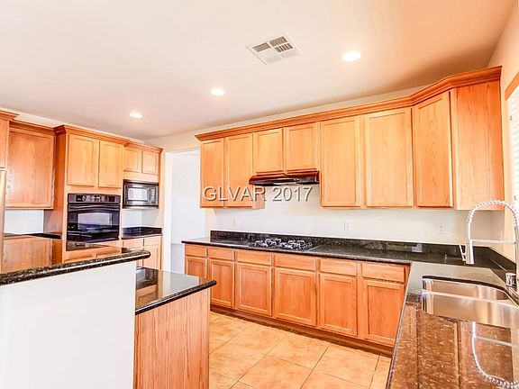 3rd image of 7824 Regency Park St