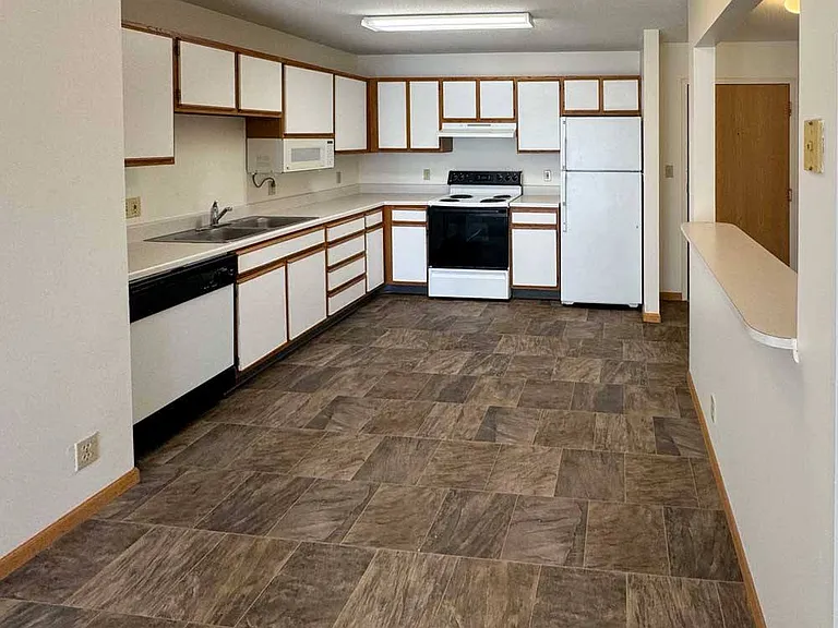 Highland View Apartments — Photo 105