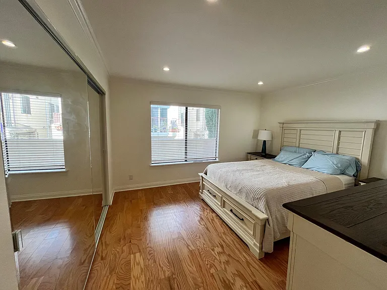 1910 Pelham Ave #4 — Photo 24
