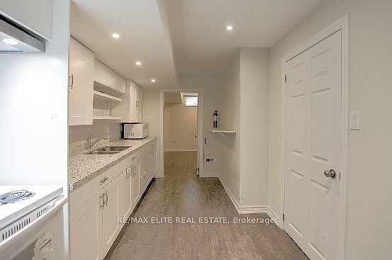 4th image of 155 Rideau Dr #Basement