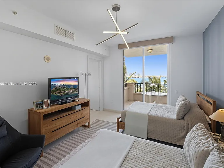 7141 Fisher Island Dr #7141 — Photo 34