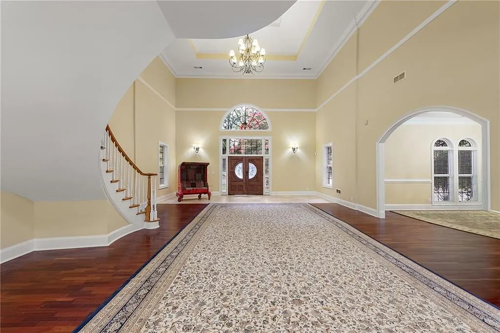 5 bed, 6.5 bath, $8,000 — Photo 3