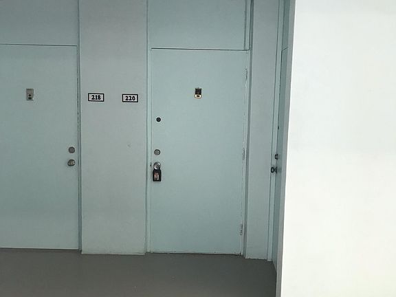 4th image of 2539 S Bayshore Dr APT 220A