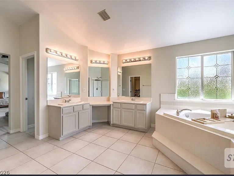 4737 Barcelona Ridge Ct — Photo 17
