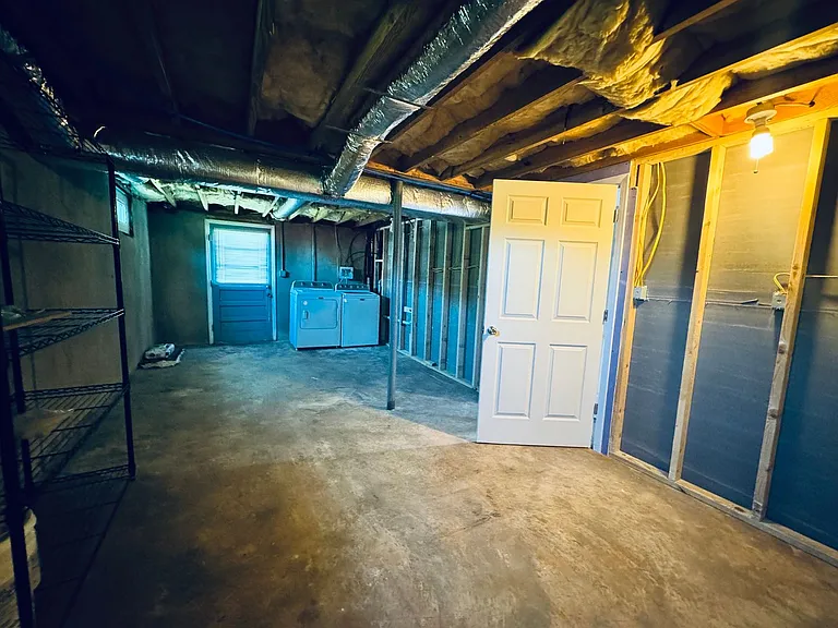 1027 Woodhaven Dr — Photo 16