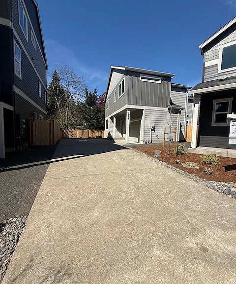 18951 SW Hazelwood Ln — Photo 2
