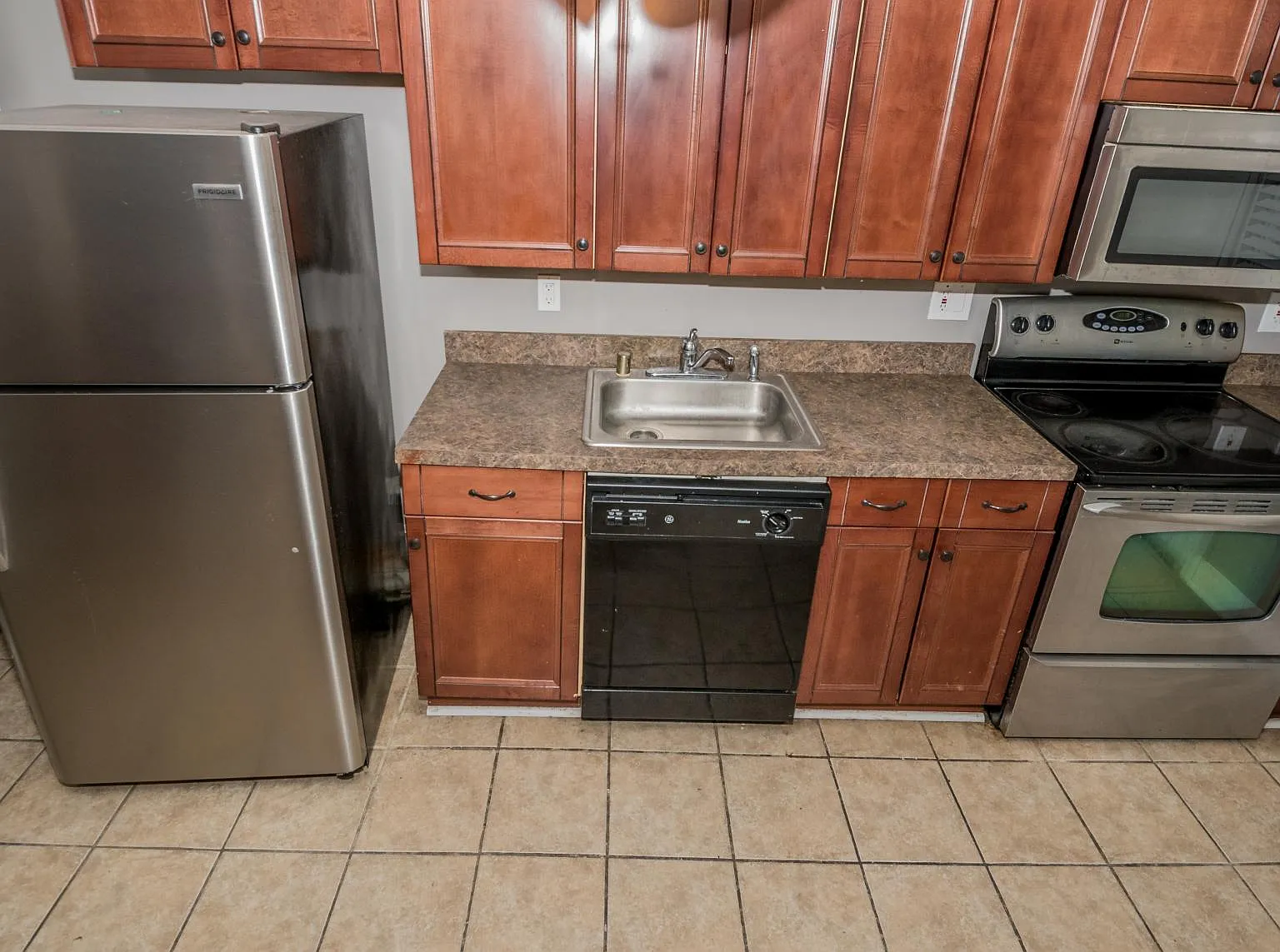 3 bed, 1.5 bath, 1300 sqft, $1,995 — Photo 4