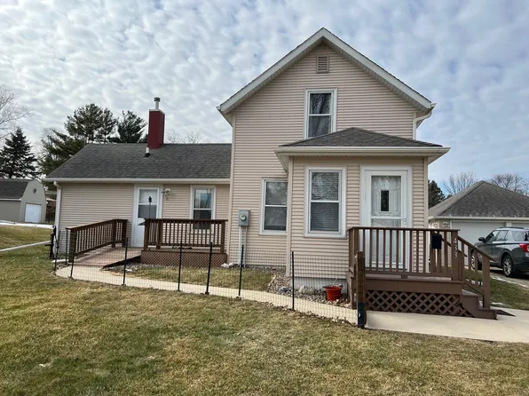433 N Pine St, West Union, IA 52175