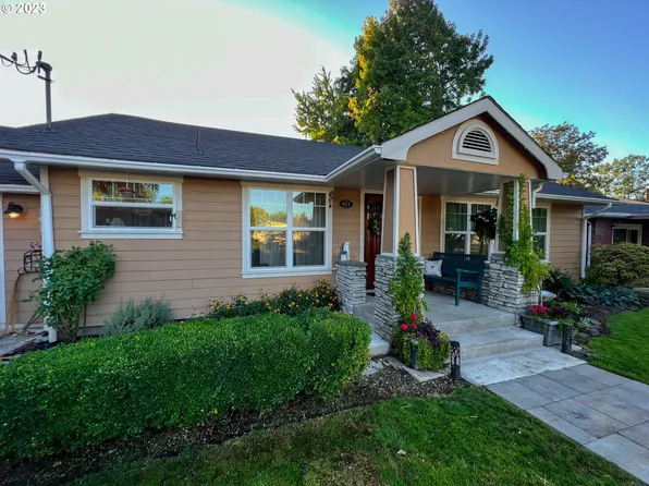 915 Spruce St, Junction City, OR 97448