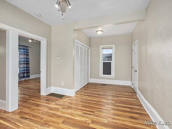 3rd image of 121 Lexington Ave SW