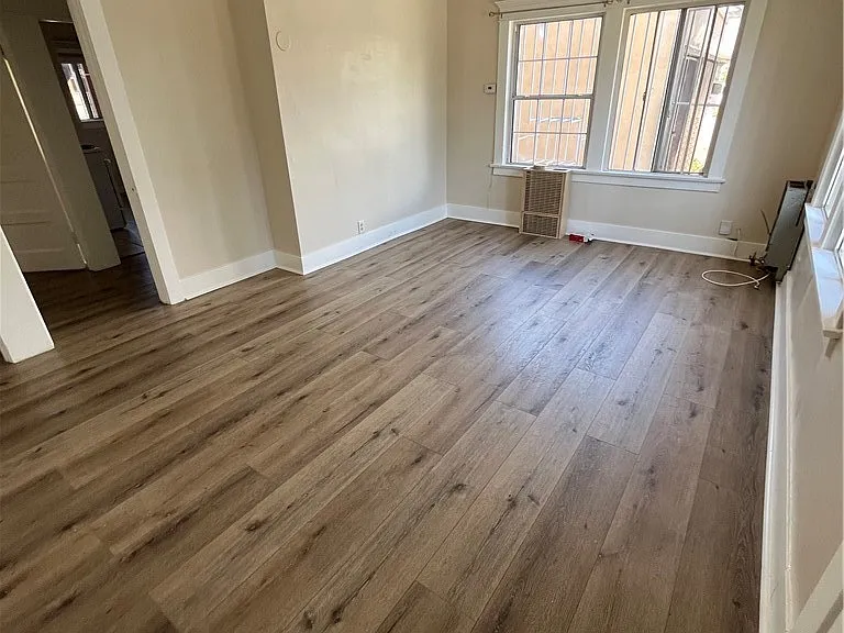 1349 W 49th St — Photo 30