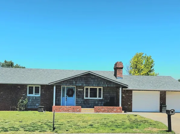 1212 W 7th St, Larned, KS 67550