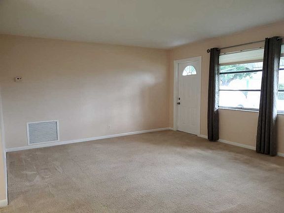 3rd image of 109 SW 15th Ct