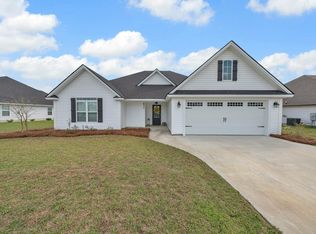 4017 Landings Cir, Hahira, GA 31632