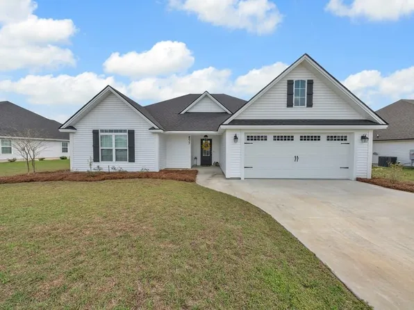 4017 Landings Cir, Hahira, GA 31632