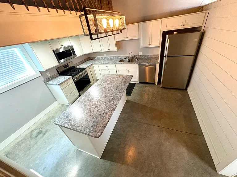 606 Main St #B — Photo 5