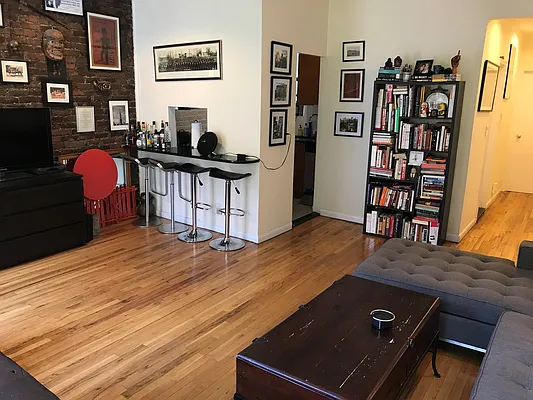 Rented by Buchbinder & Warren | media 2