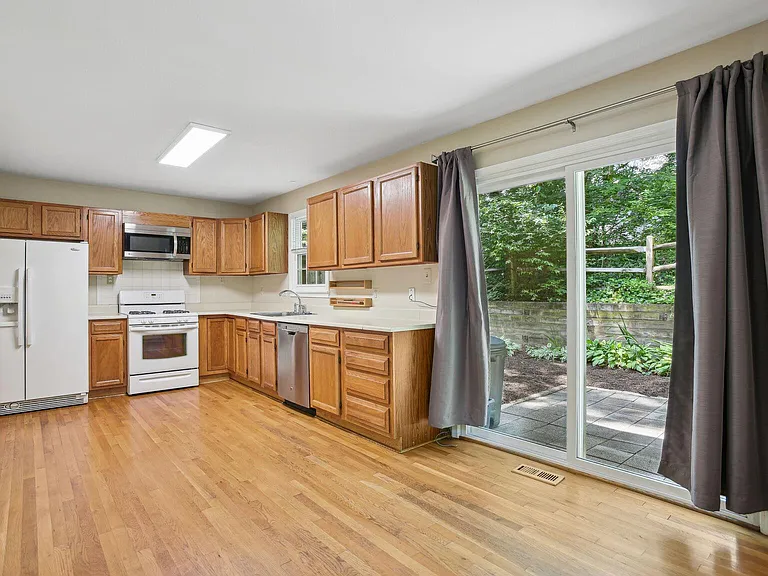 1510 Chatham Colony Ct — Photo 8