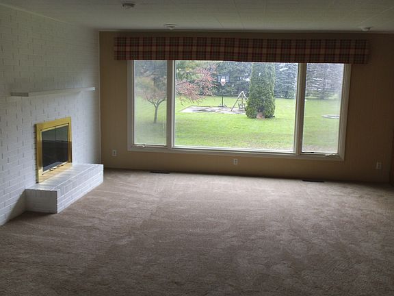 3rd image of 2105 N Brentwood Pl