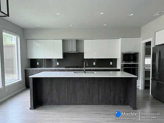 2nd image of 3476 SE 18th St