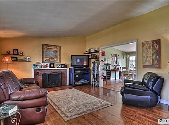 5th image of 284 Sierks St