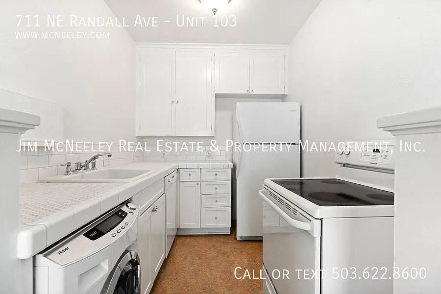 Walkable, Secure & Effortless: Modern 2BR in the Heart of NE — Photo 2