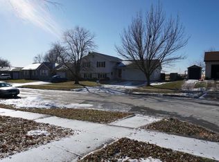 307 W Dougherty Dr, Lone Tree, IA 52755