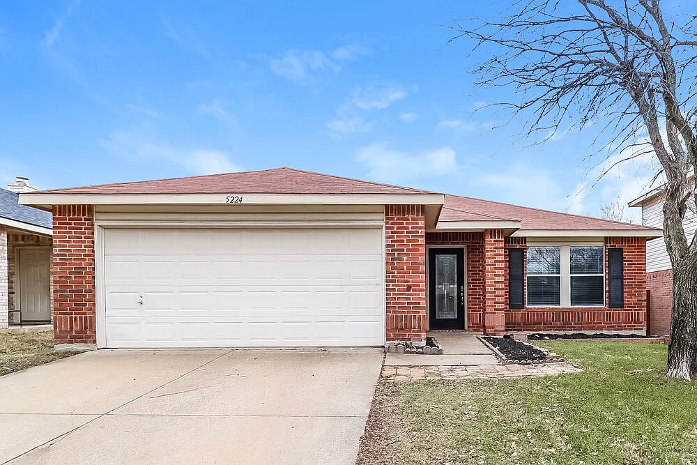 3 bed, 2.0 bath, 1848 sqft, $2,180 — Photo 1