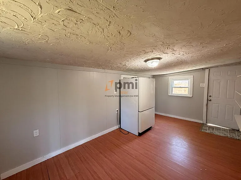 416 Van Buren Ave — Photo 6