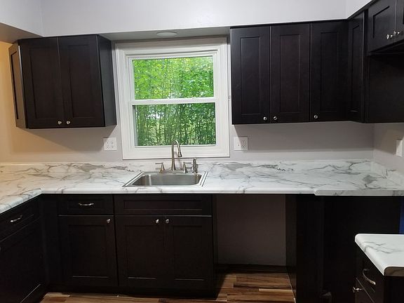 4th image of 141 Pickwick Dr