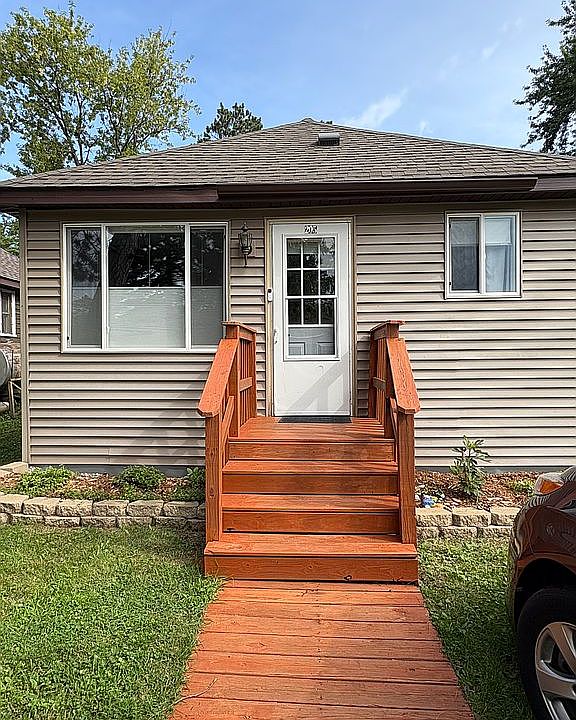 1st image of 205 3rd St NE