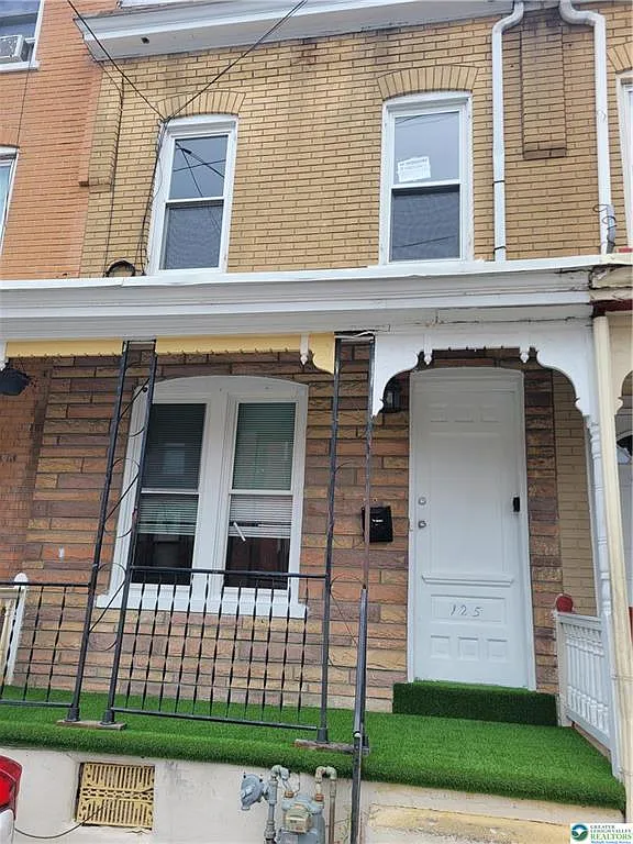 4 bed, 1.0 bath, 1389 sqft, $1,600 — Photo 1