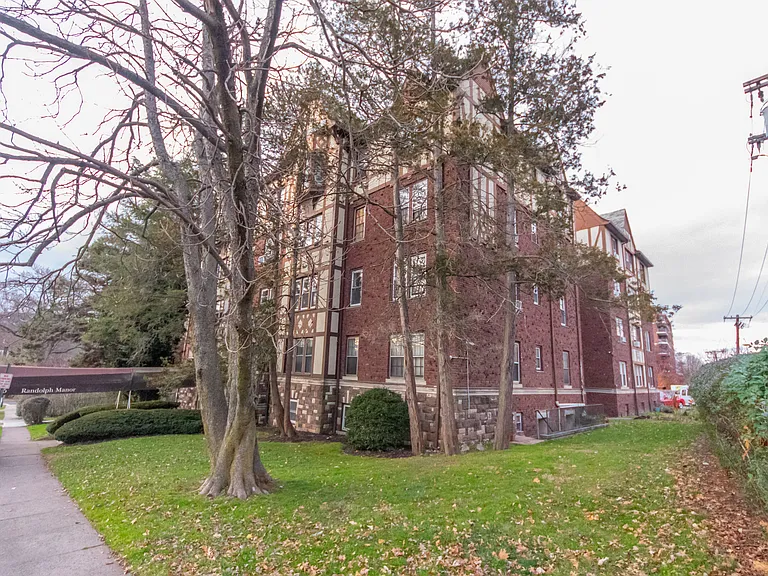 Randolph Manor Apartments — Photo 27