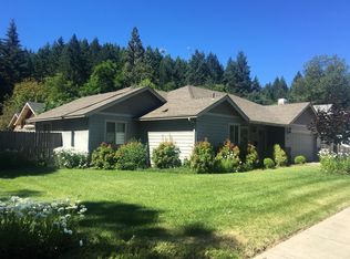 381 Noahs Way, Cave Junction, OR 97523