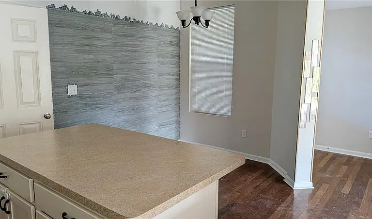 2099 Commons Cir — Photo 8