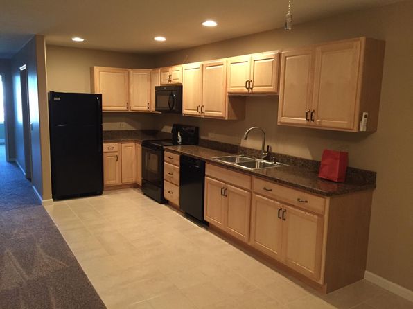 30 W Main St