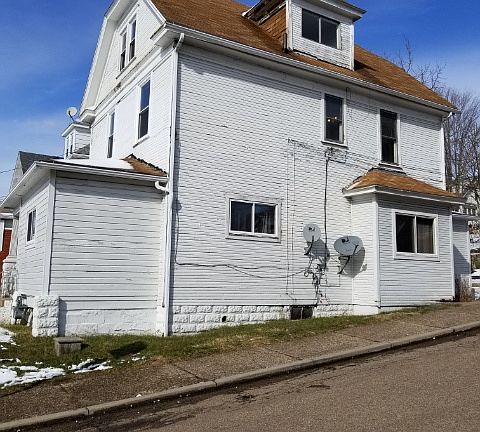 4th image of 1800 Victoria Ave