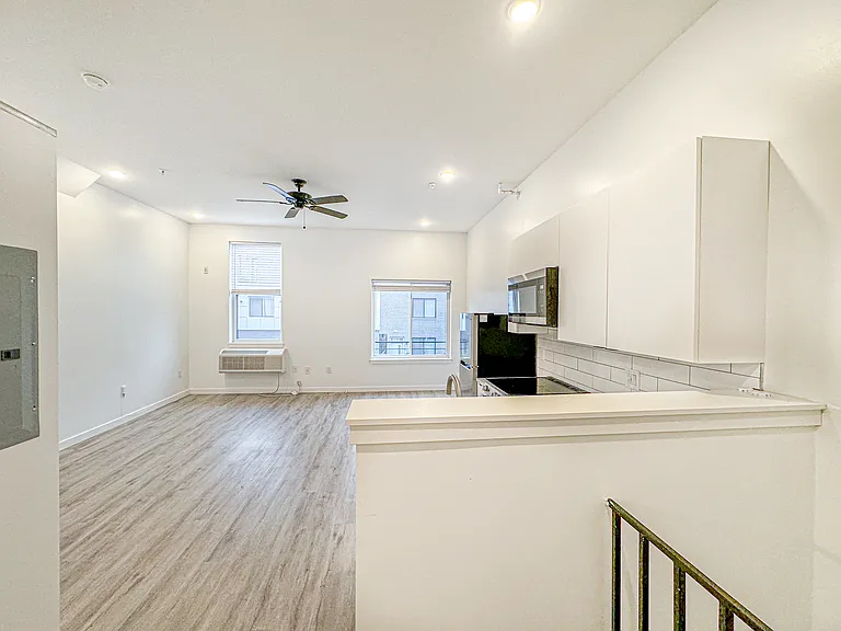Studio House — Photo 32
