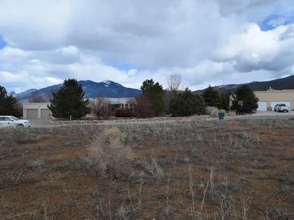 33 Vista Ln, Taos, NM 87571