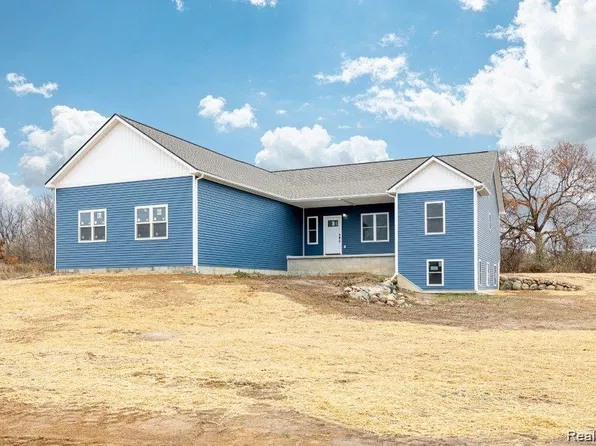 5516 W Lowe Rd, Fowlerville, MI 48836